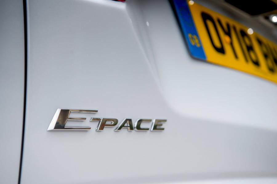 Логотип Jaguar E-Pace D150 2018 года  (UK) (фото 3 из 39)